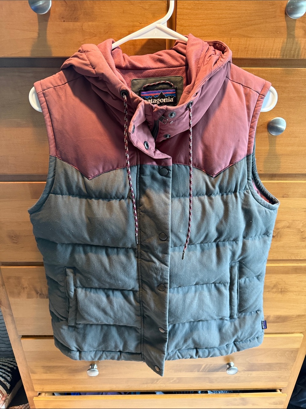 Patagonia Women’s Bivy Hooded Puffer Vest in Mauve and Gray in Size Medium